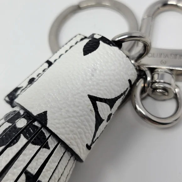 LOUIS VUITTON Monogram Tassel Bag Charm - Picture 5 of 9